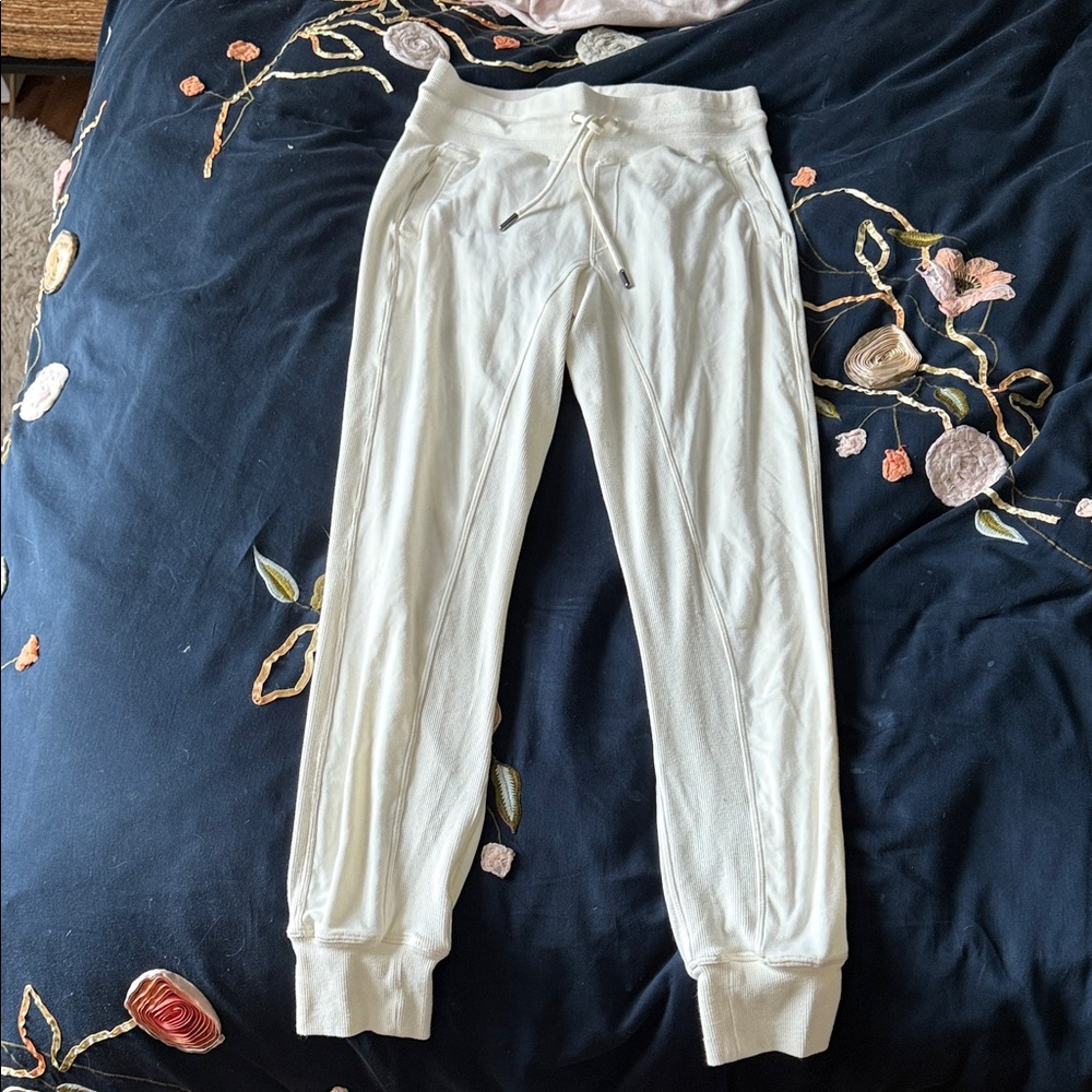 Lole Cream Slim Rib-Panel Jogger Pants